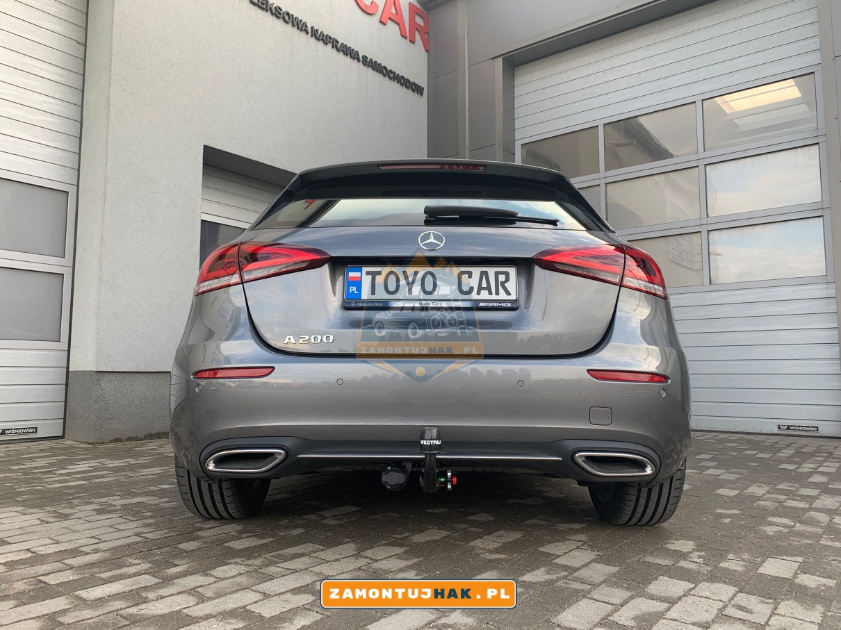 zdjecie pokazuje mercedes a klasa z zamontowanym hakiem westfalia a40v